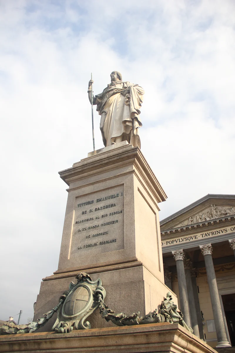 Monumento a Vittorio Emanuele I di Savoia — Turin (Italie)