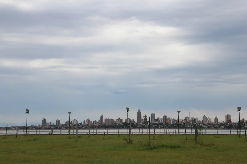 Vista sobre Posadas, Argentina — Encarnación (Paraguay)