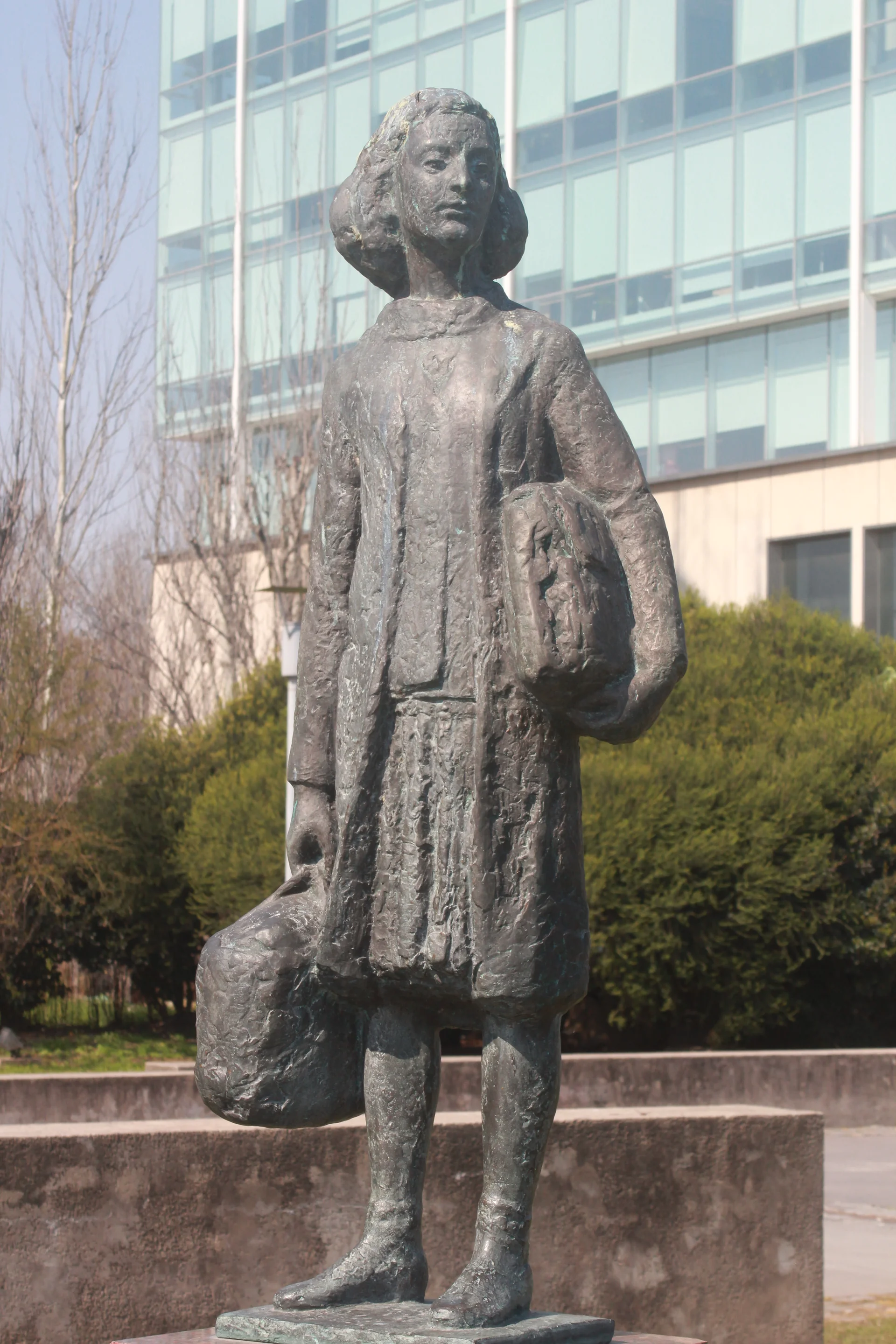 Monumento a Anne Frank Monumento a Anne Frank — Buenos Aires (Argentine)