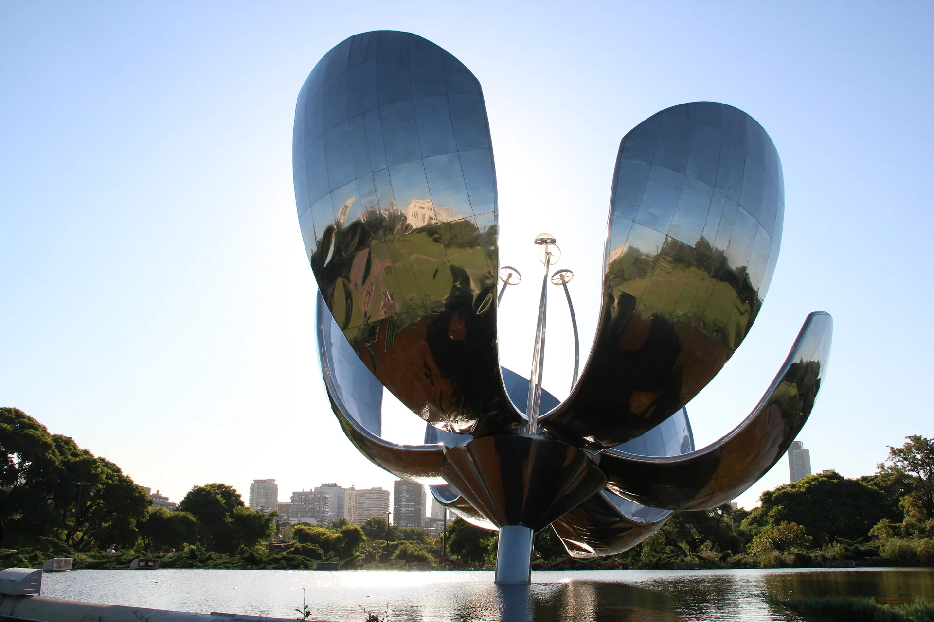 Floralis Genérica Floralis Genérica — Buenos Aires (Argentine)