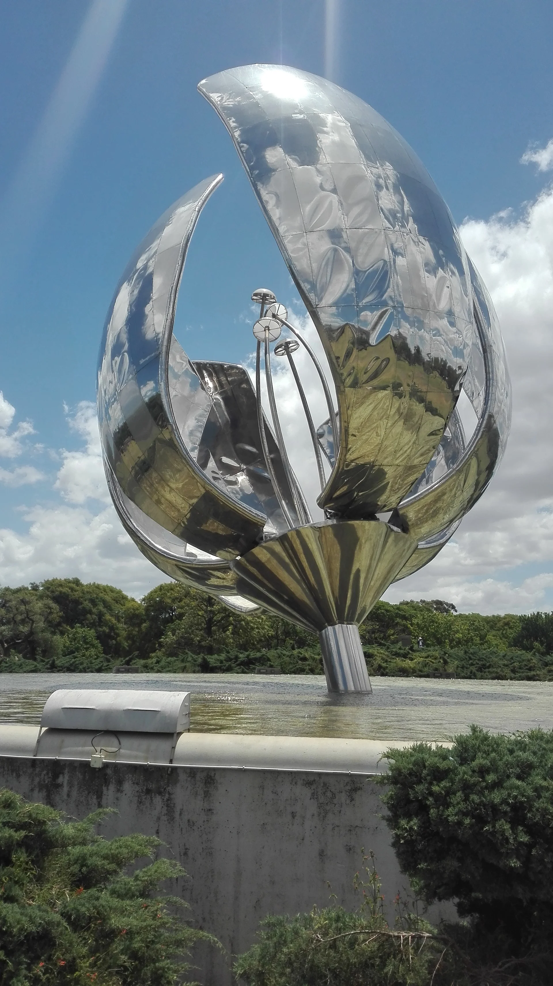Floralis Genérica Floralis Genérica — Buenos Aires (Argentine)