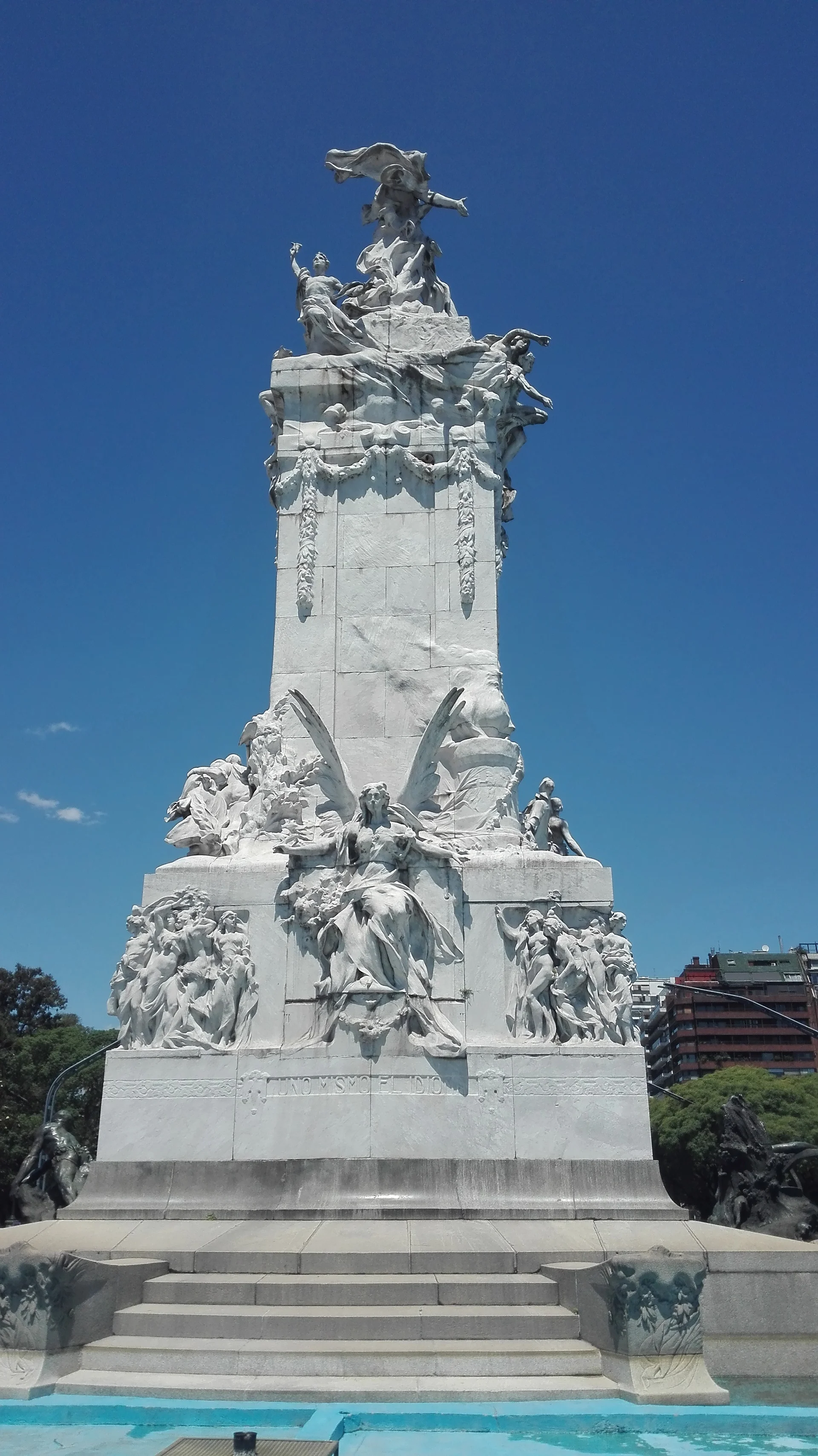 Monumento a La Carta Magna y las Cuatro Regiones Argentinas Monumento a La Carta Magna y las Cuatro Regiones Argentinas — Buenos Aires (Argentine)