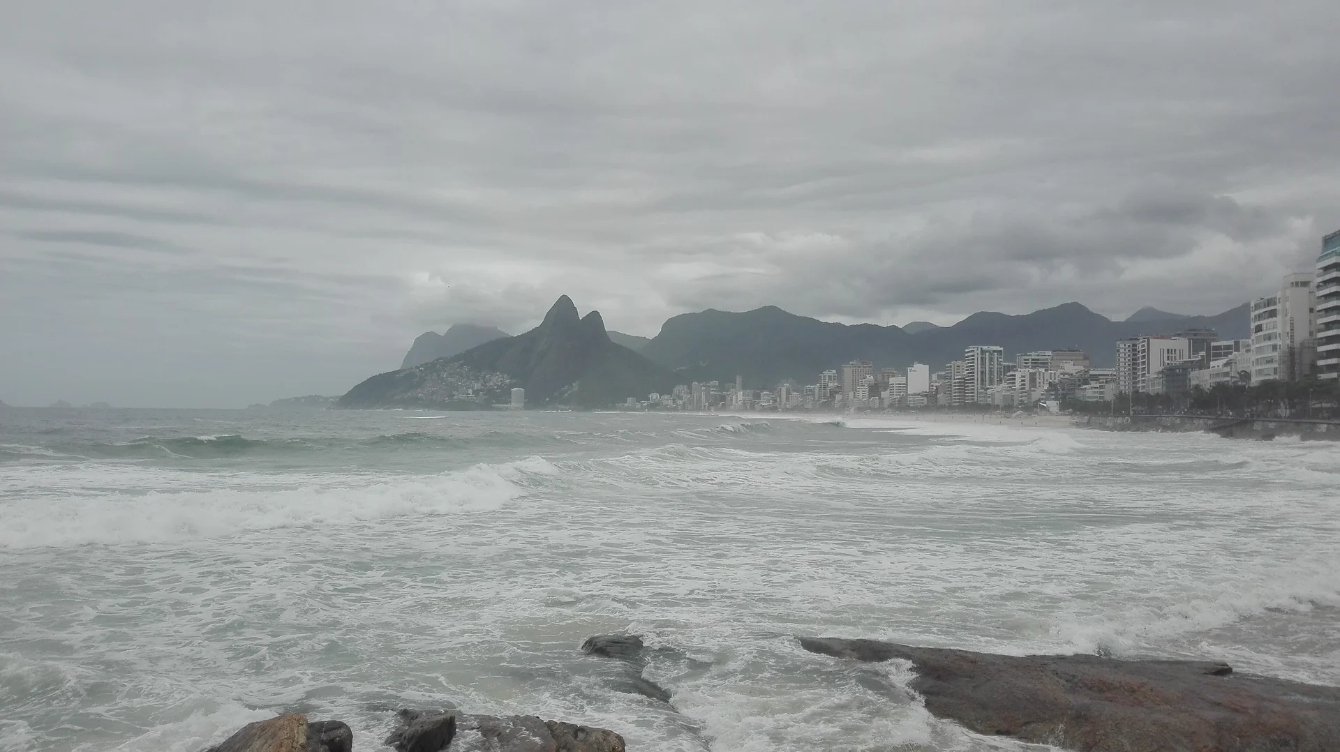 Pedra do Arpoador — Plage de l'Arpoador (Brésil)
