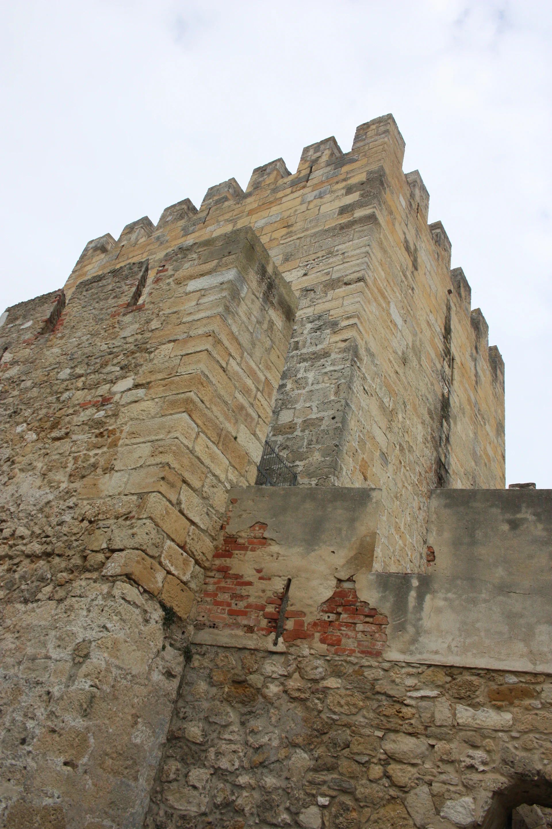 O castelo O castelo — Château Saint-Georges (Portugal)
