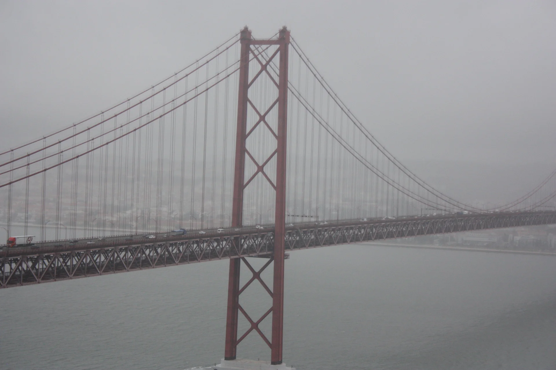 O ponte com nuven O ponte com nuven — Pont du 25 avril (Portugal)
