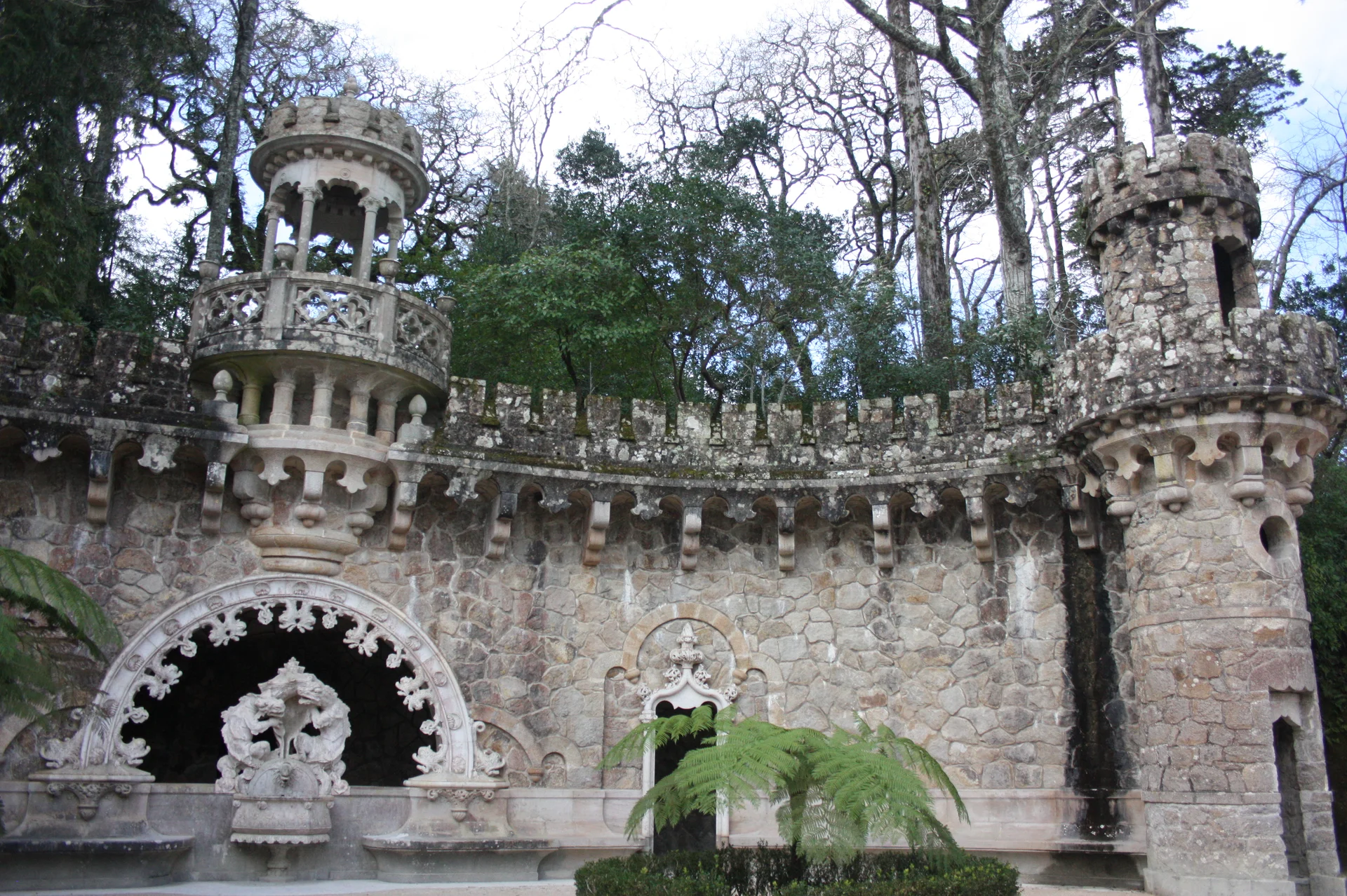 "Fortaleza" "Fortaleza" — Palais de la Regaleira (Portugal)