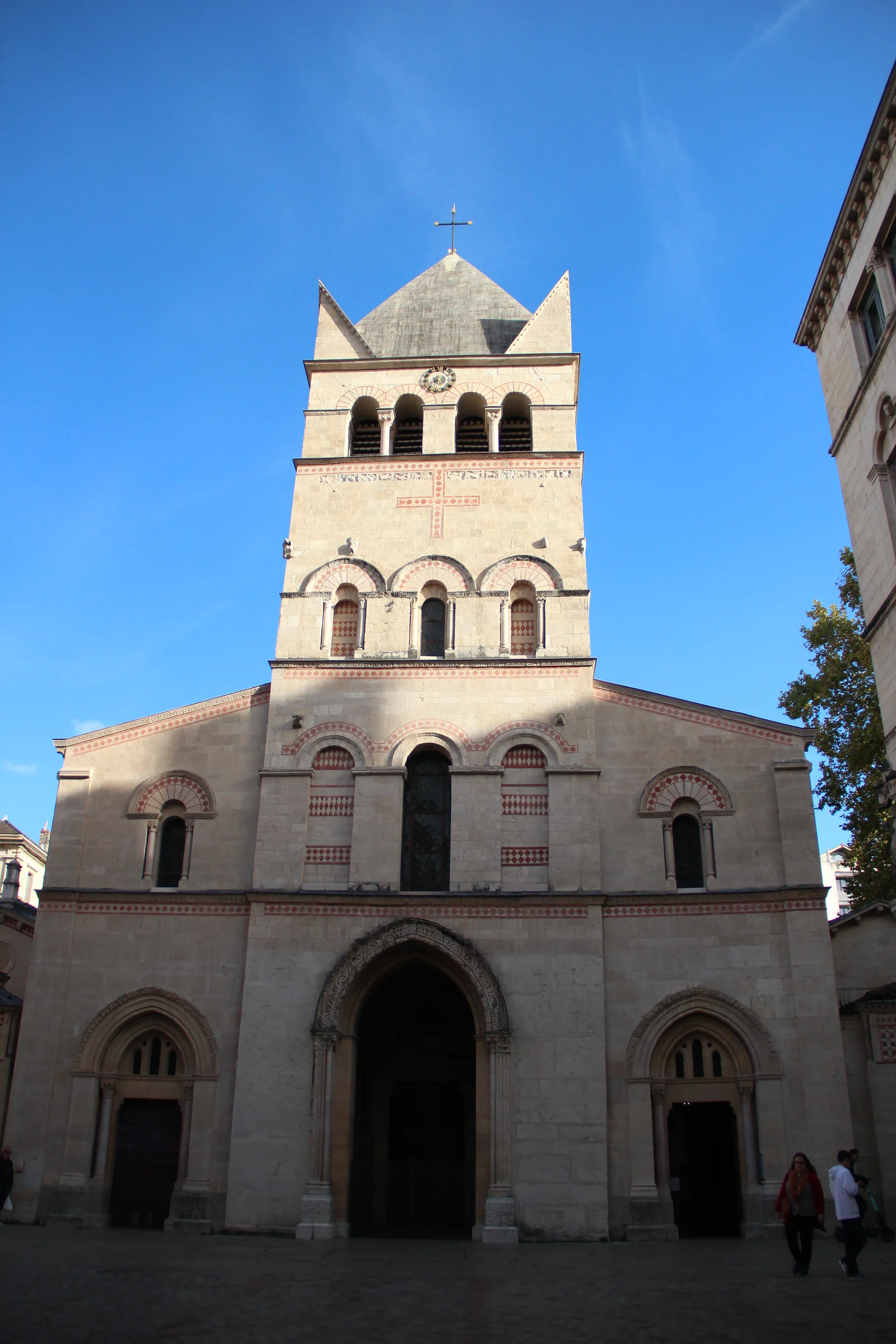 Abbaye — Abbaye Saint-Martin d'Ainay (France)
