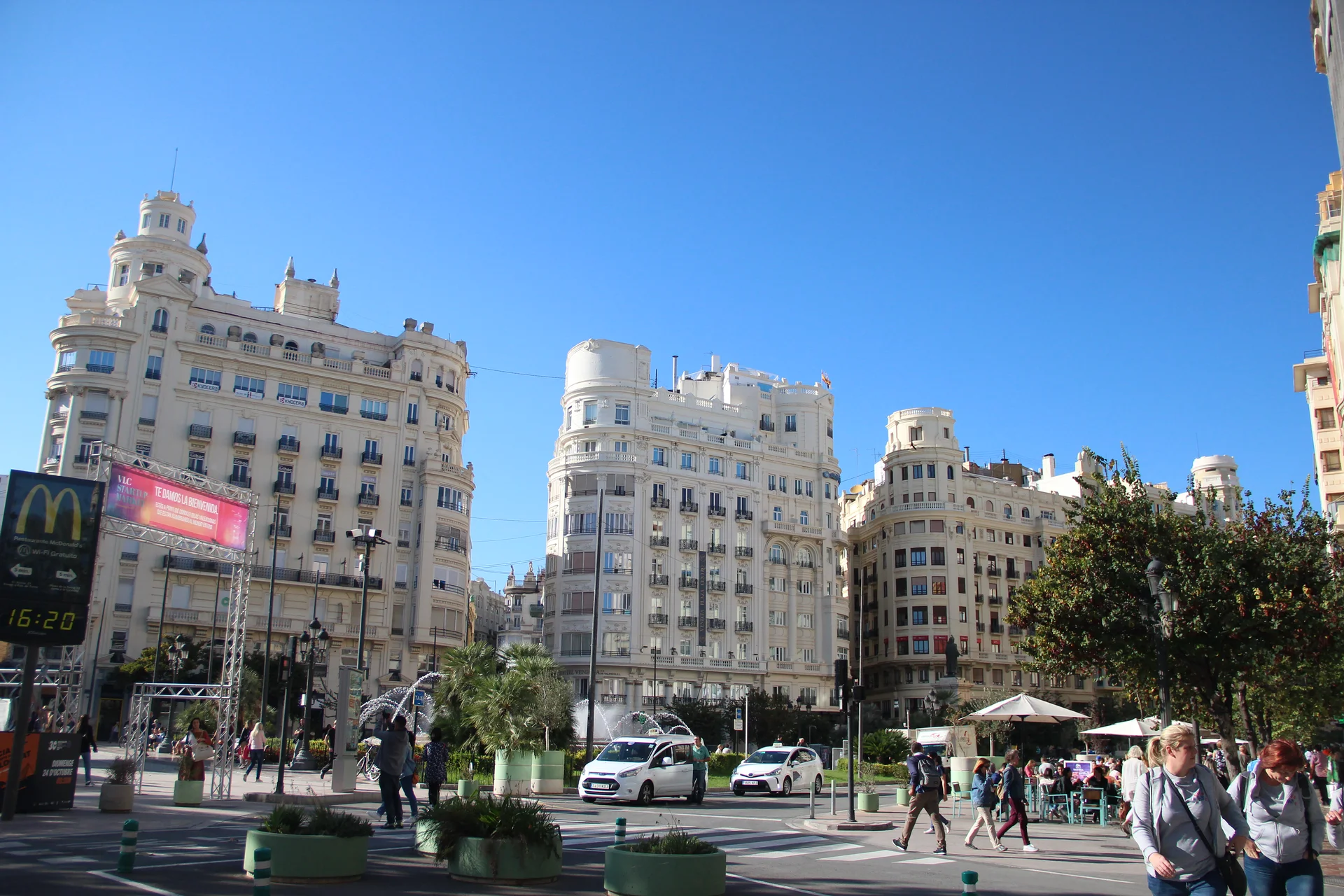 Plaça de l'Ajuntament — Place de la Mairie (Espagne)