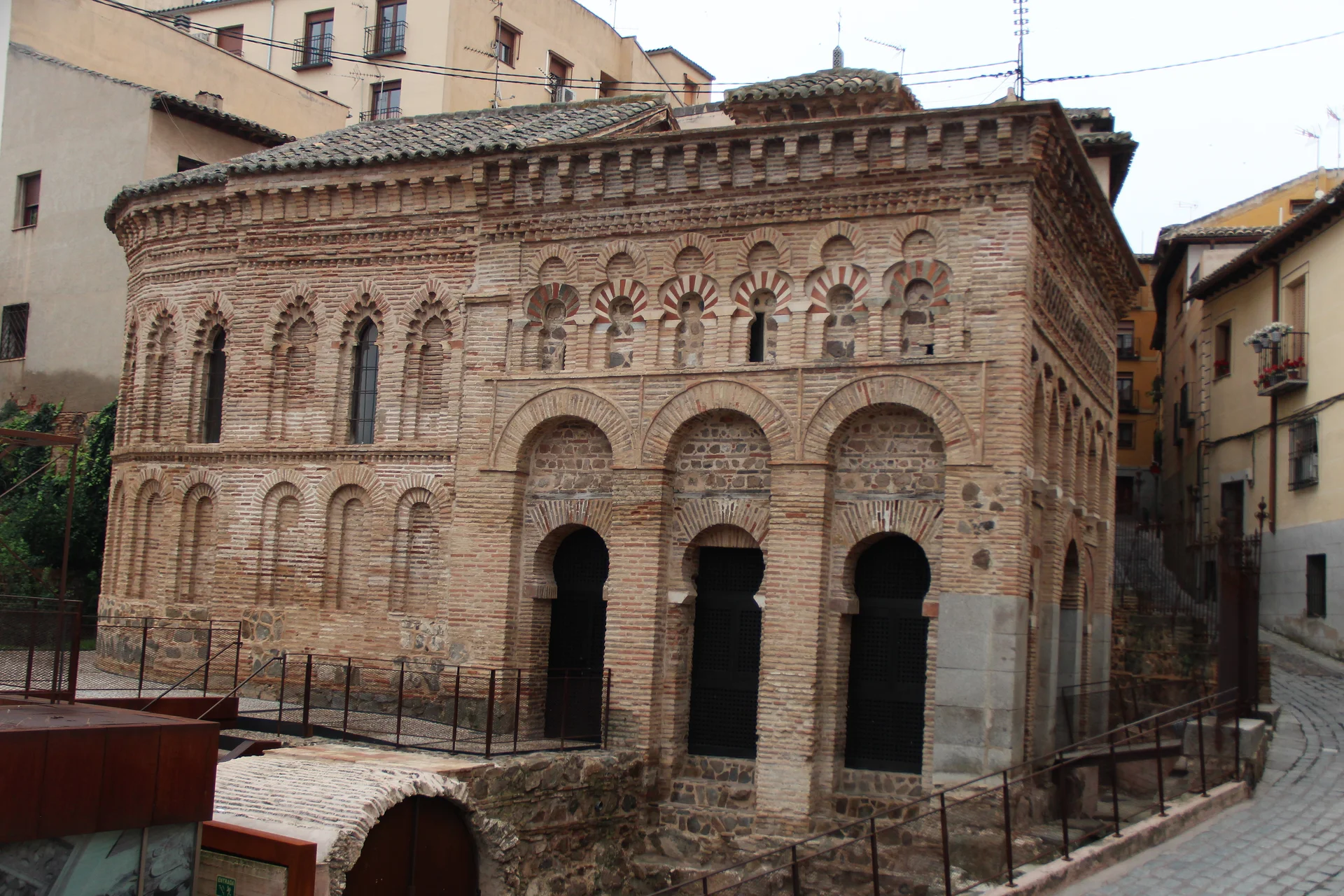 Mezquita del Cristo de la Luz Bab al-Mardum — Mosquée Cristo de la Luz (Espagne)