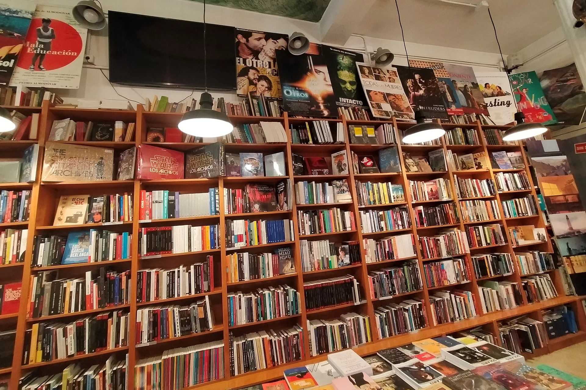 Ocho y medio, libros de cine Ocho y medio, libros de cine — Madrid (Espagne)