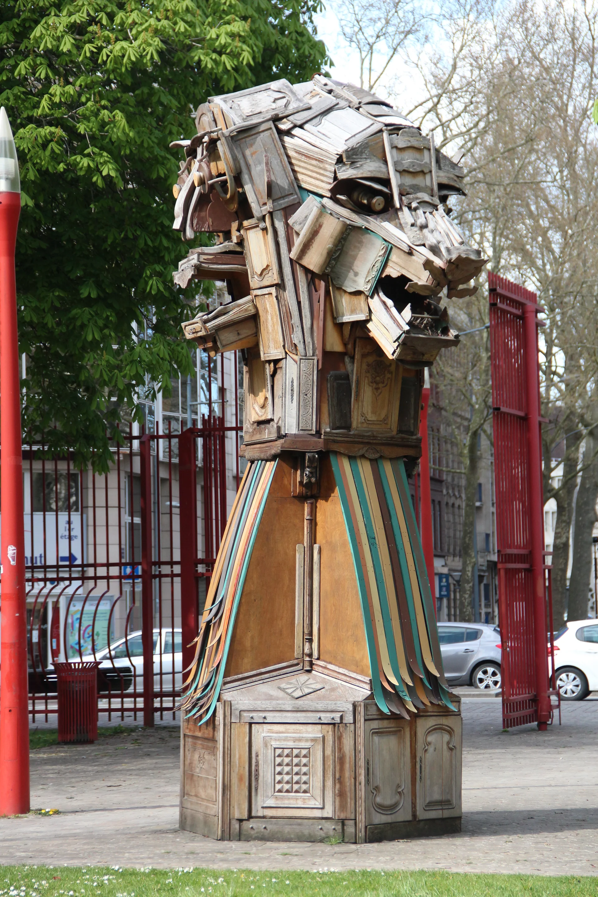 Statue — Place Jean-Baptiste Lebas (France)