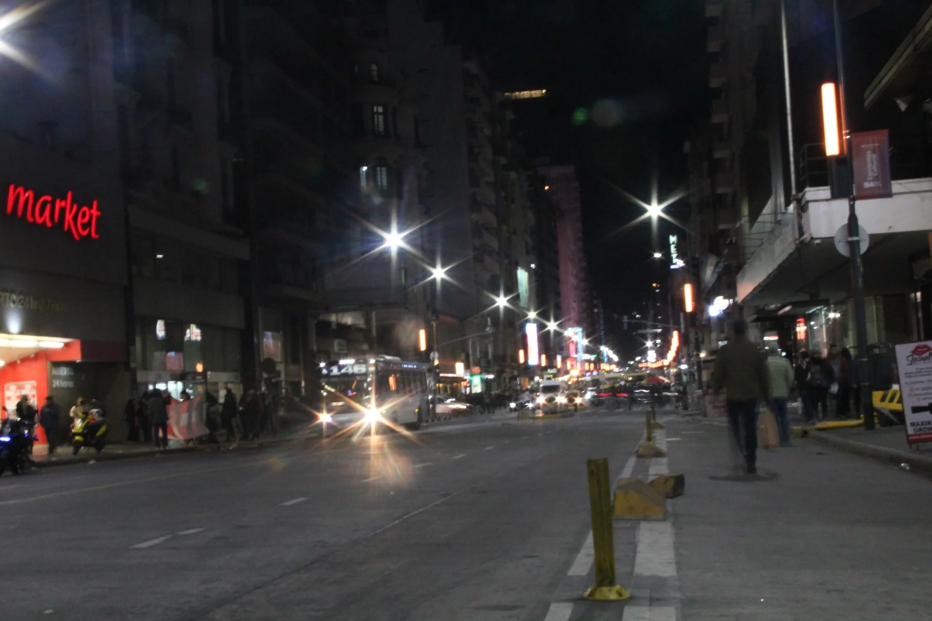 Avenida Corrientes Avenida Corrientes — Buenos Aires (Argentine)
