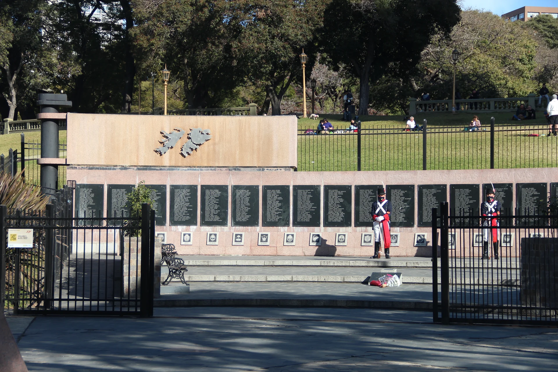 Monumento a los Caídos en Malvinas Monumento a los Caídos en Malvinas — Buenos Aires (Argentine)