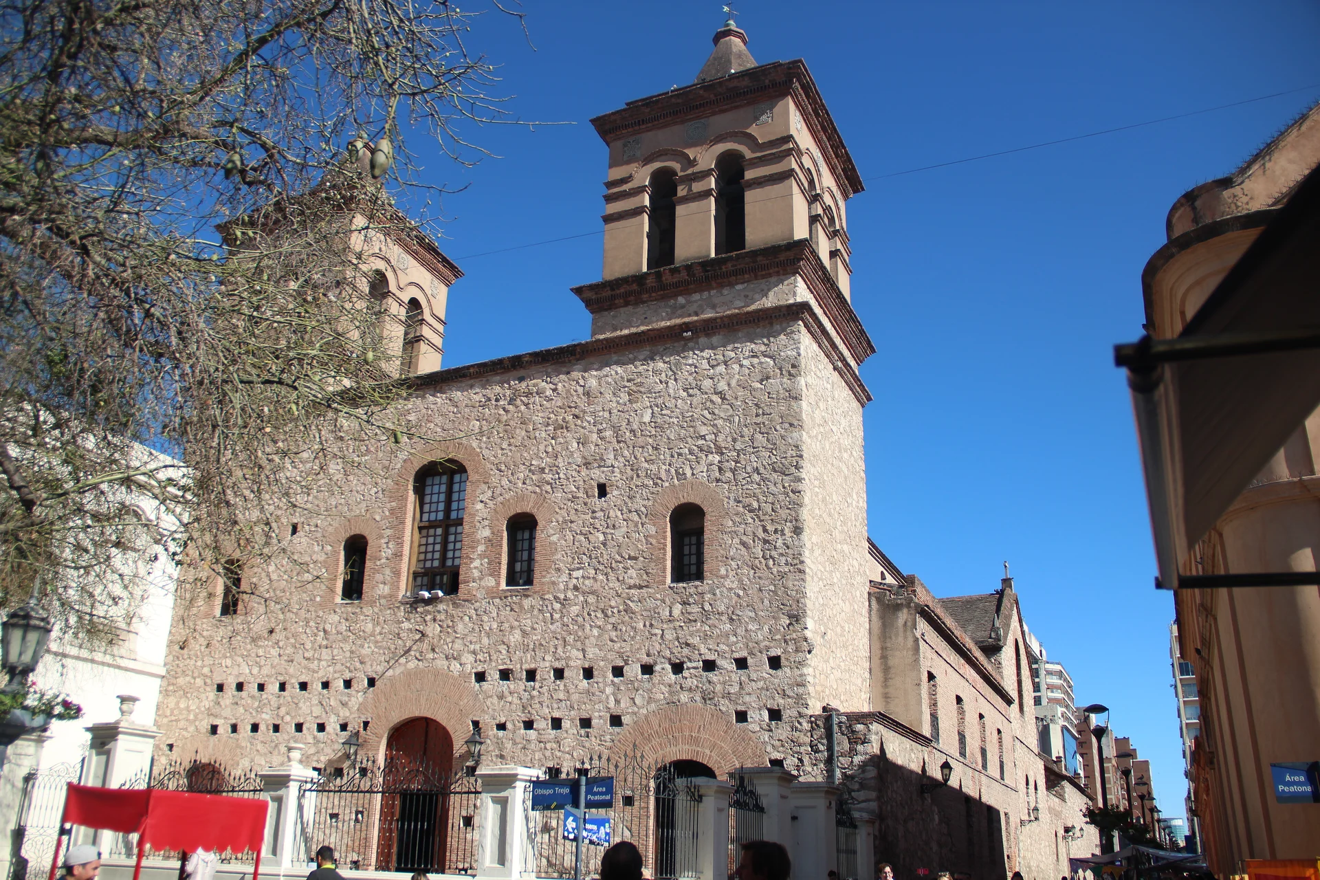 Iglesia Compañía de Jesús Iglesia Compañía de Jesús — Église Compañía de Jesús (Argentine)
