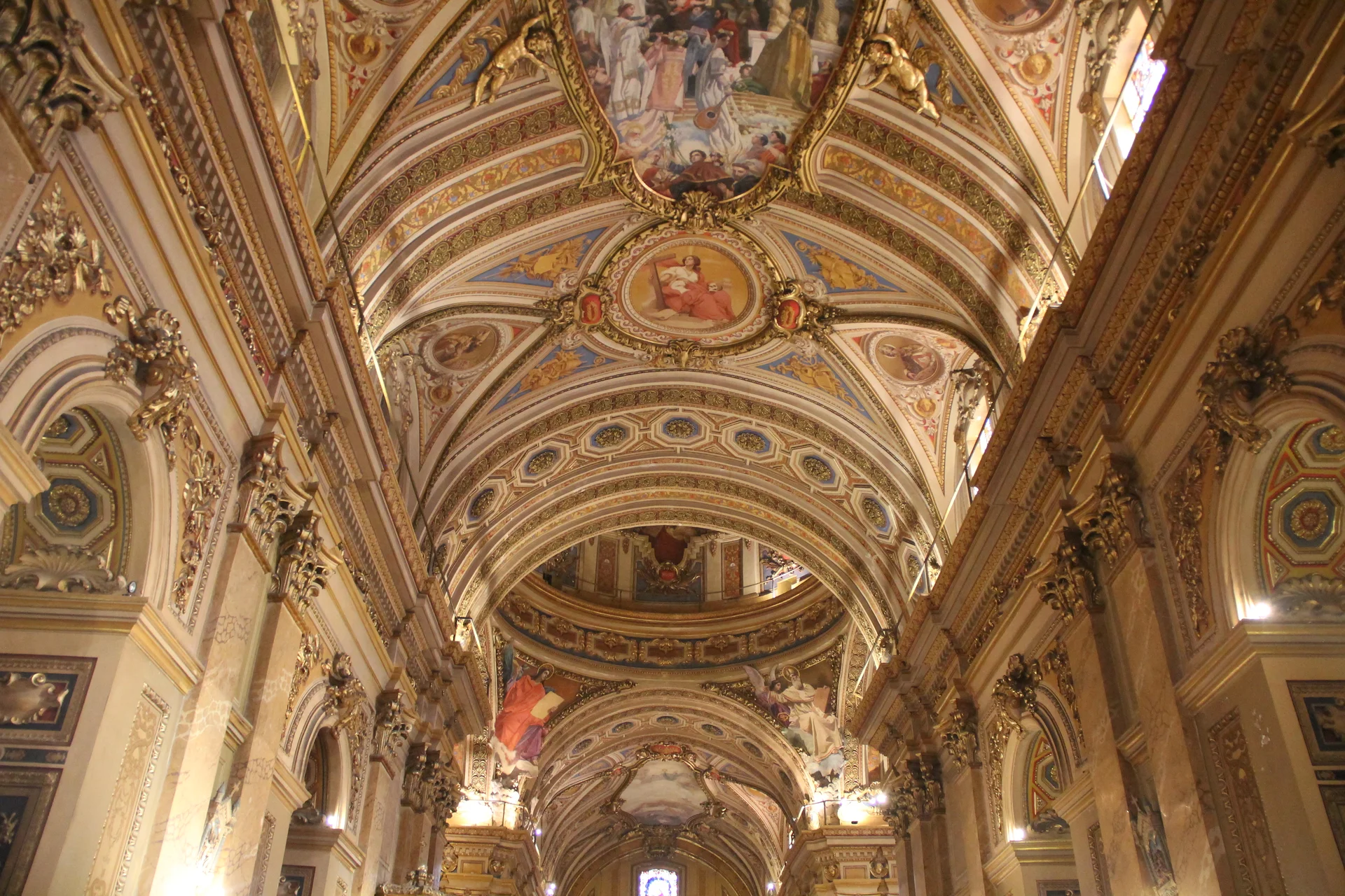 Adentro de la catedral de Cordoba