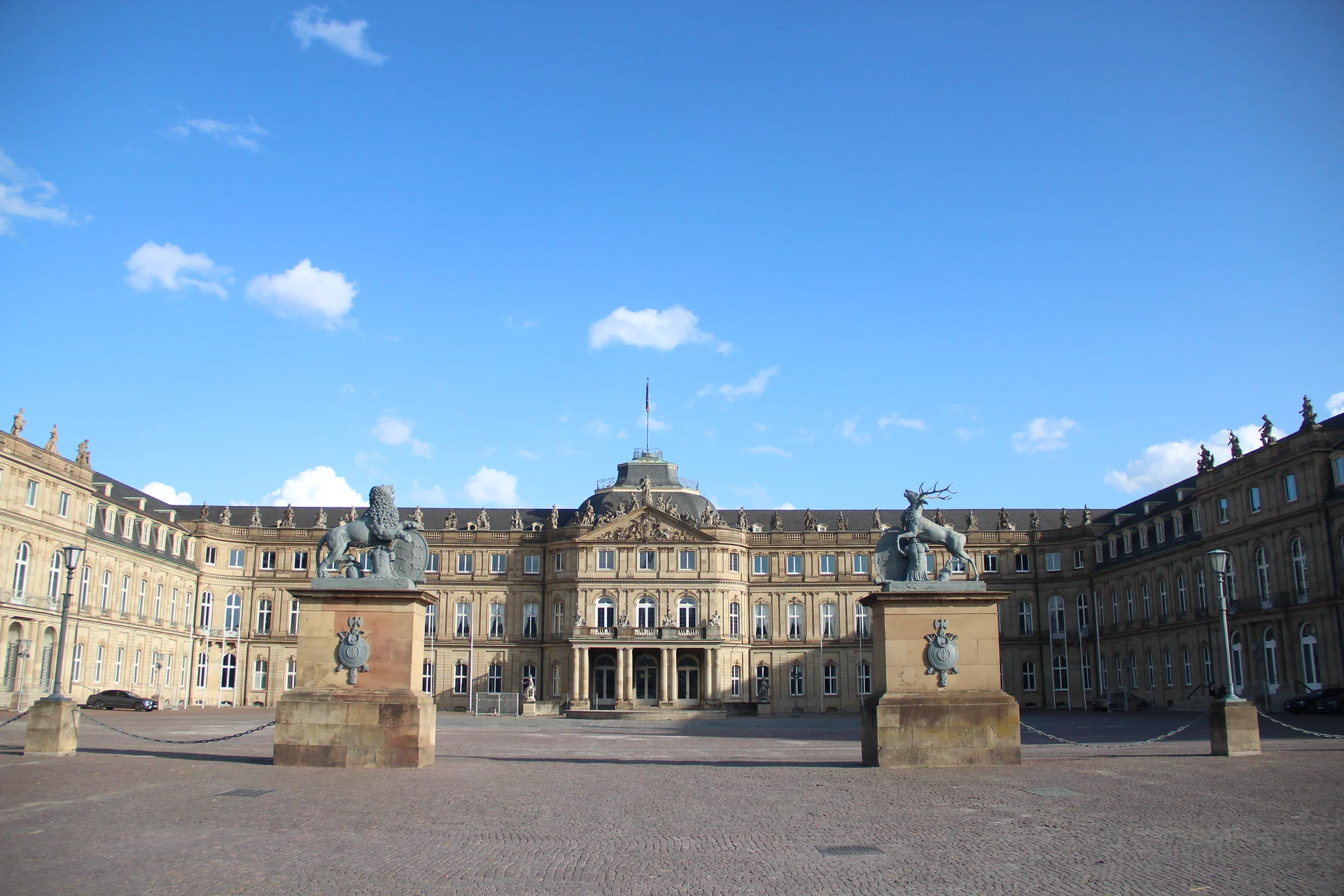 Neues Schloss Stuttgart Neues Schloss Stuttgart — Landtag (parlement d'un Land) (Allemagne)