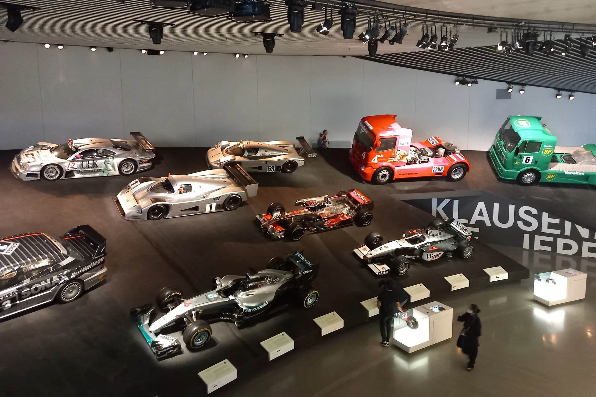 Mercedes-Benz Museum Mercedes-Benz Museum — Musée Mercedes Benz (Allemagne)