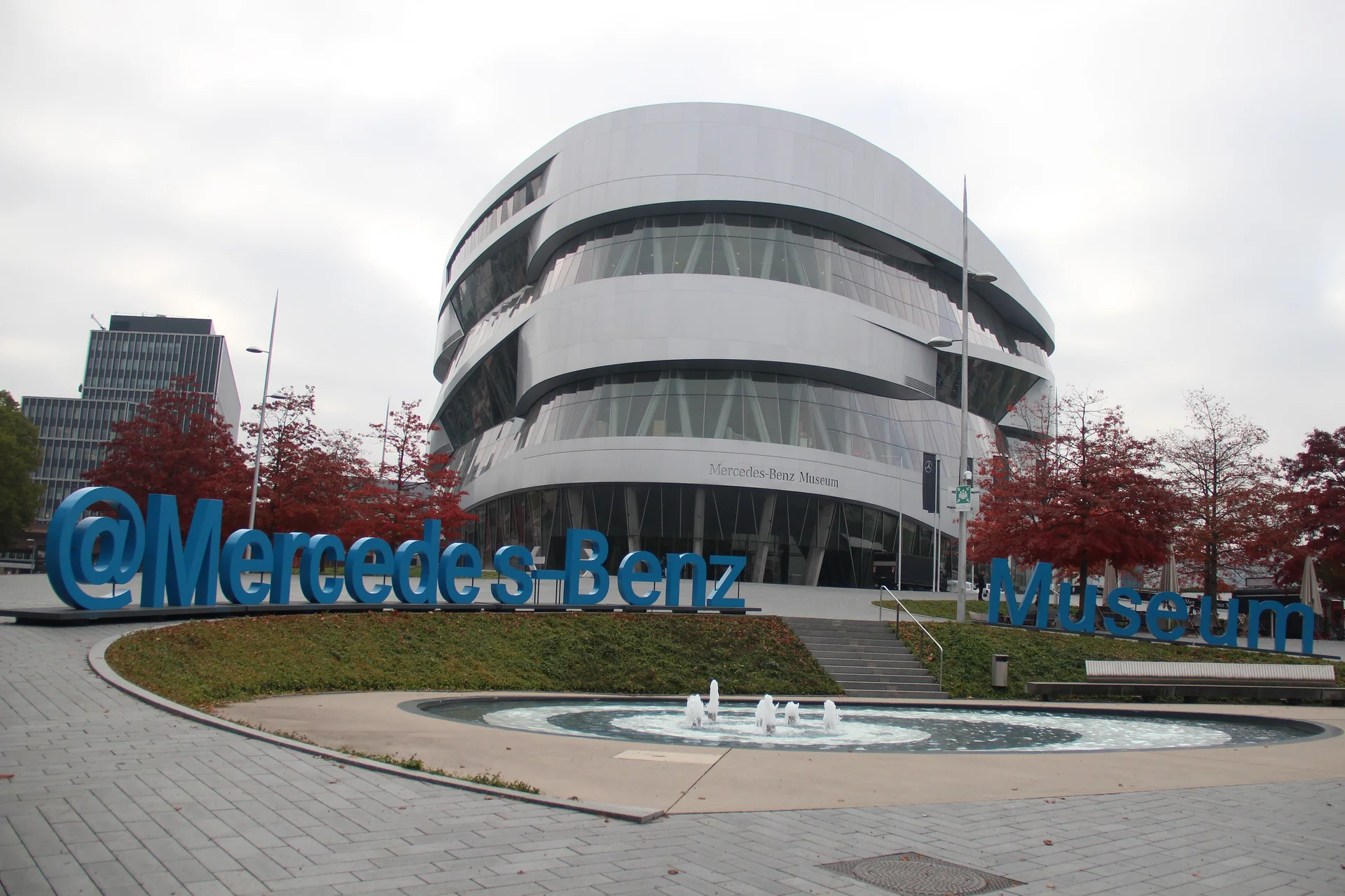 Mercedes-Benz Museum Mercedes-Benz Museum — Musée Mercedes Benz (Allemagne)
