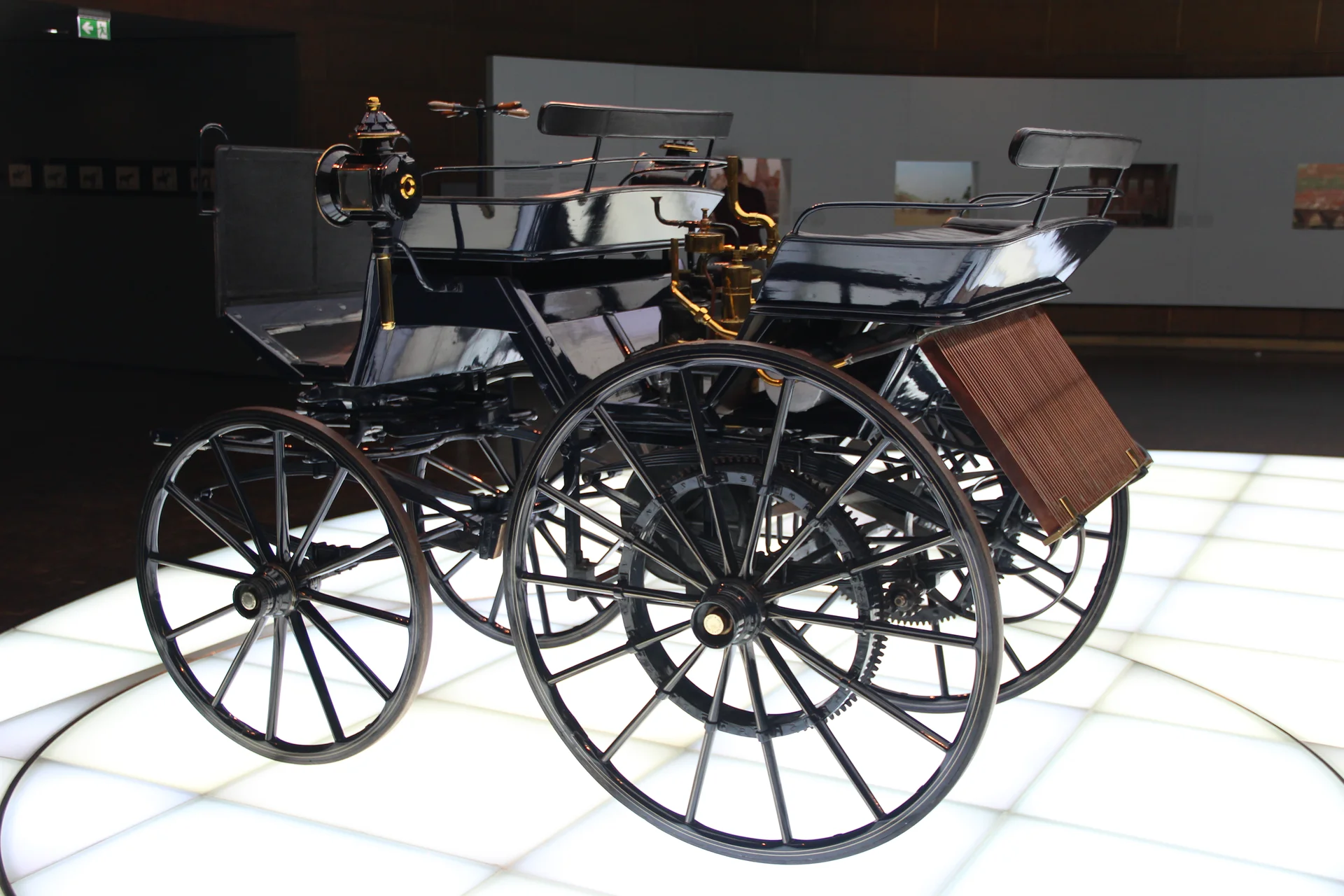 Mercedes-Benz Museum Mercedes-Benz Museum — Musée Mercedes Benz (Allemagne)