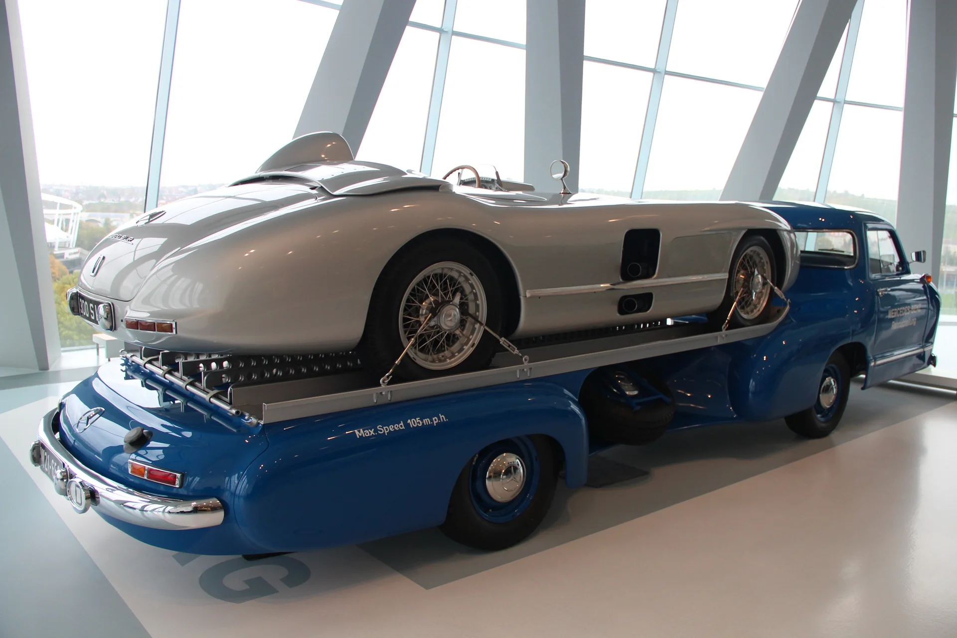 Mercedes-Benz Museum Mercedes-Benz Museum — Musée Mercedes Benz (Allemagne)