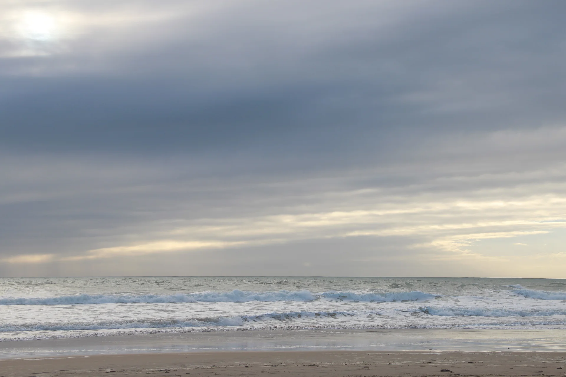 Le soleil se couche Le soleil se couche — Plage de Zahara de los Atunes (Espagne)