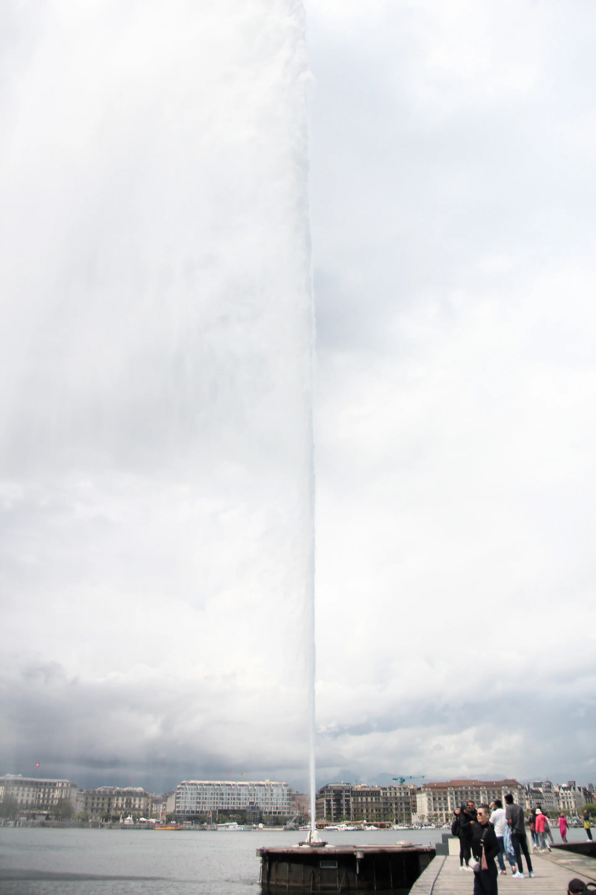 Jet d'eau Jet d'eau — Jet d'eau de Genève (Suisse)
