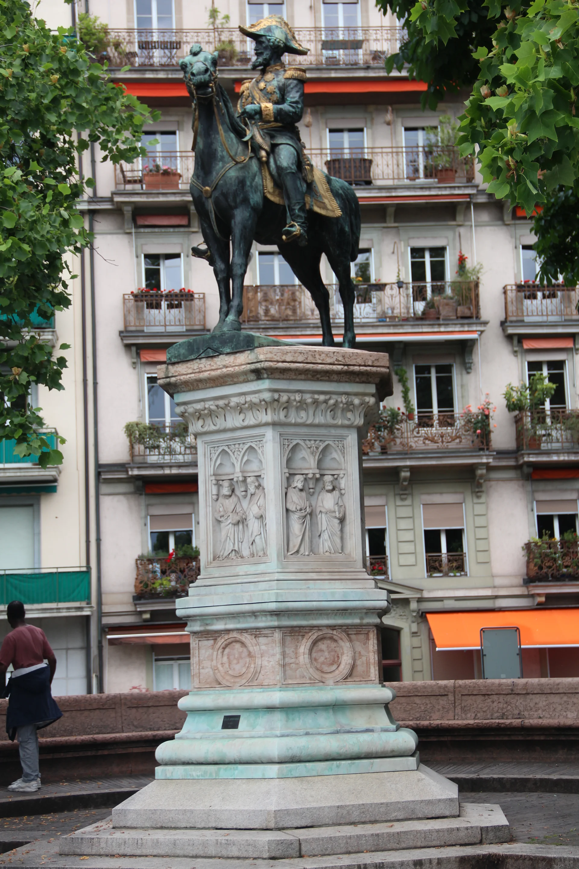 Statue équestre du Duc Charles II Statue équestre du Duc Charles II — Genève (Suisse)