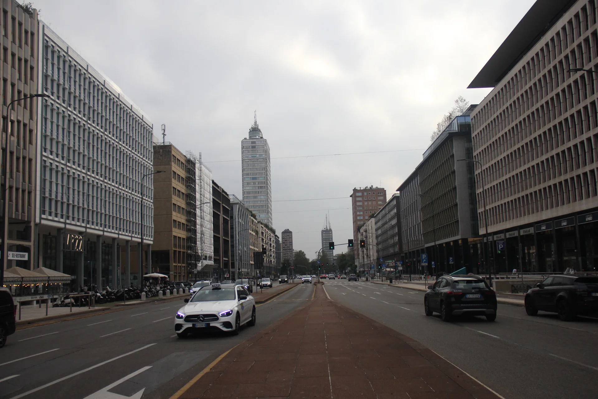 Via Vittor Pisani — Milan (Italie)