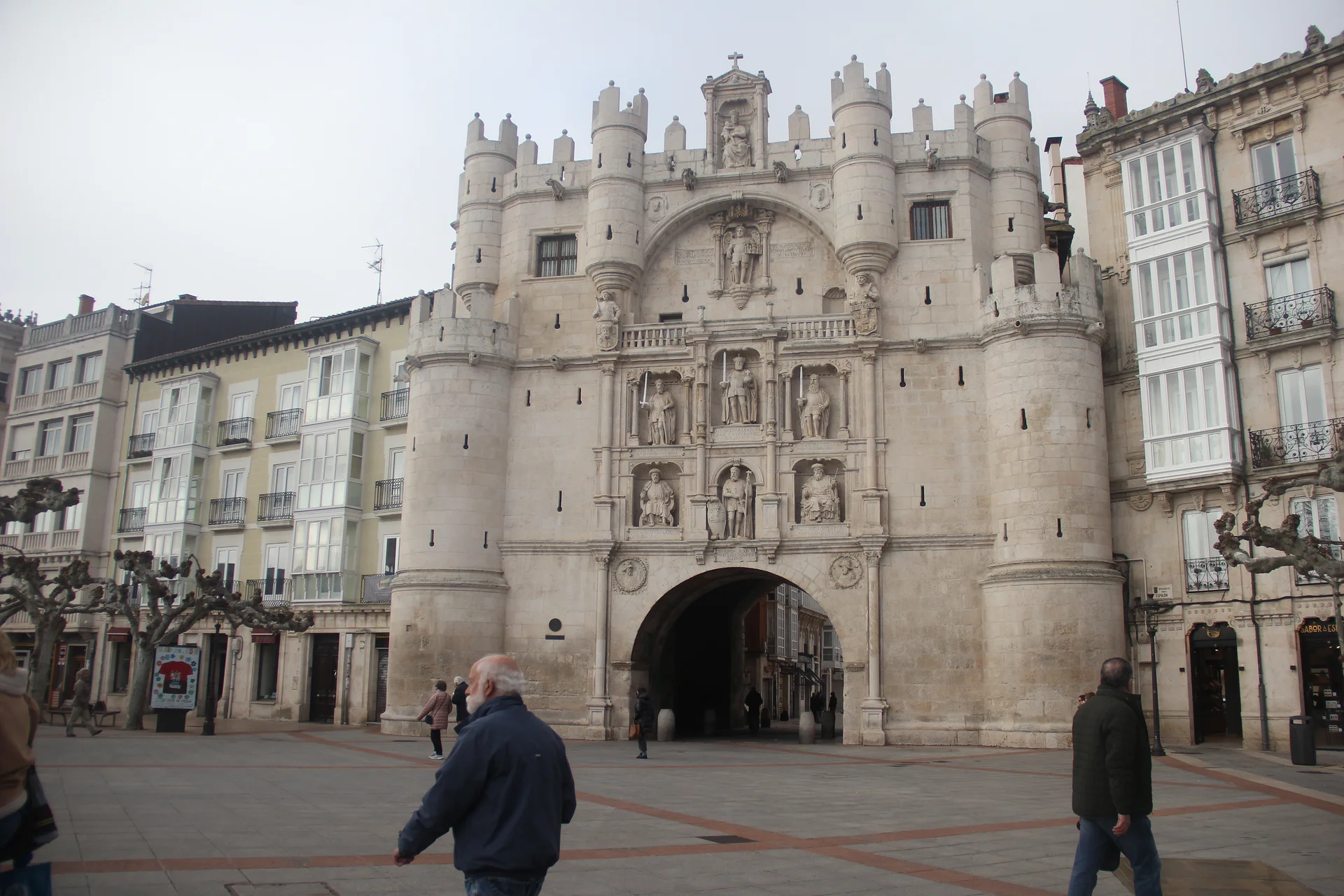 Arco de Santa Maria Arco de Santa Maria — Arc de Santa María (Espagne)