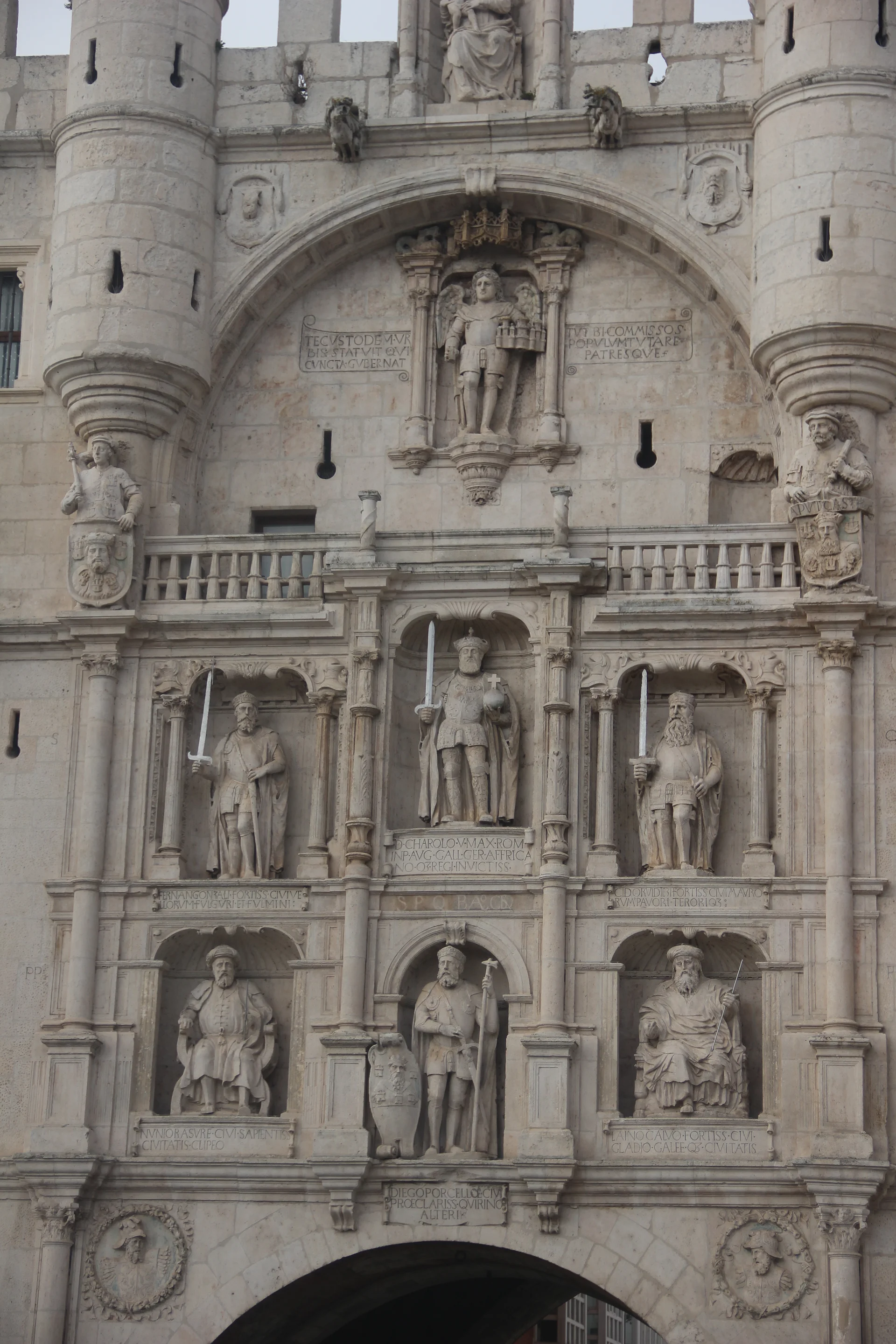 Arco de Santa Maria Arco de Santa Maria — Arc de Santa María (Espagne)