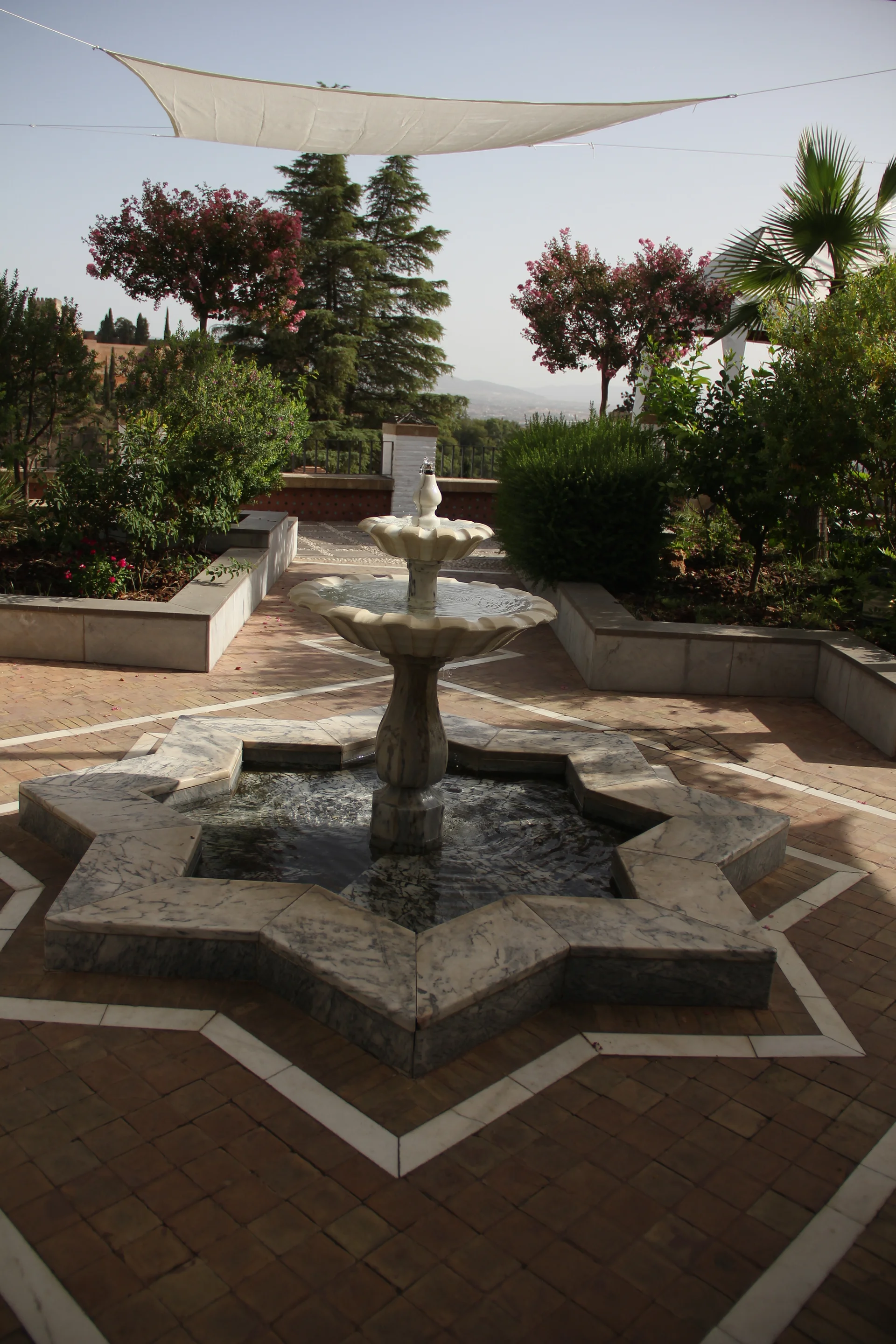 Jardin de la mezquita — Grande mosquée de Grenade (Espagne)