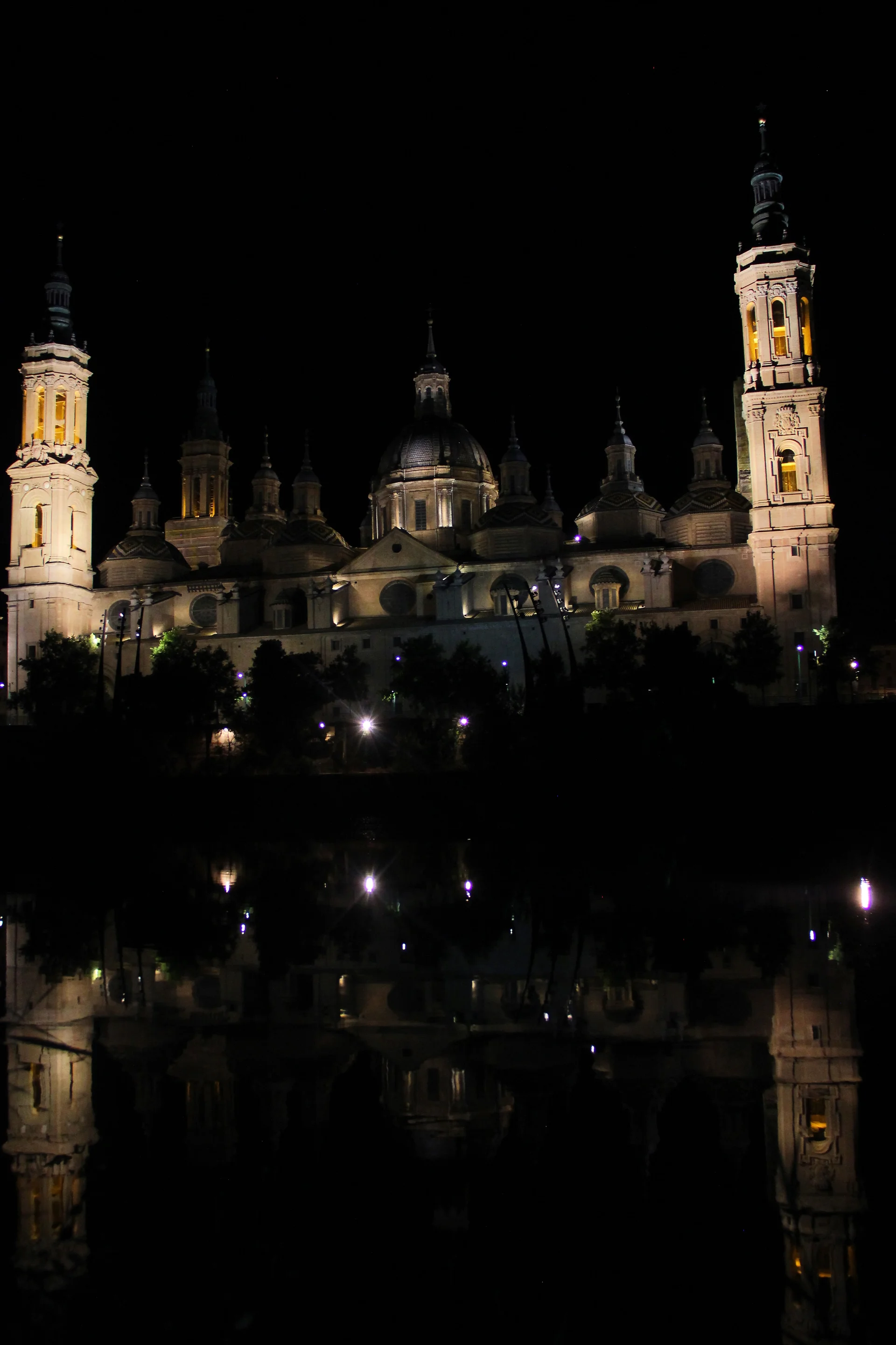Catedral-Basílica de Nuestra Señora del Pilar Catedral-Basílica de Nuestra Señora del Pilar — Plaza del Pilar (Espagne)