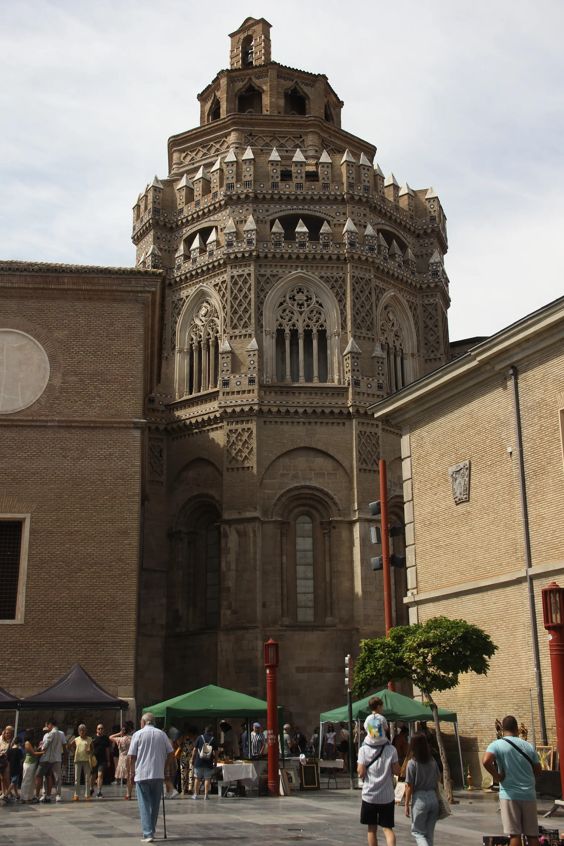 Plaza de San Bruno Plaza de San Bruno — Cathédrale Saint-Sauveur de Saragosse (Espagne)