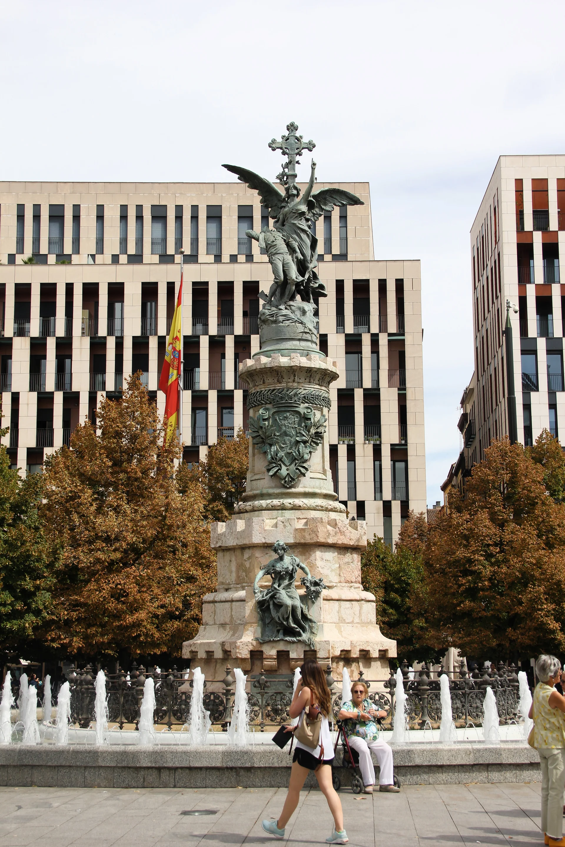 Plaza de España Plaza de España — Place d'Espagne (Espagne)