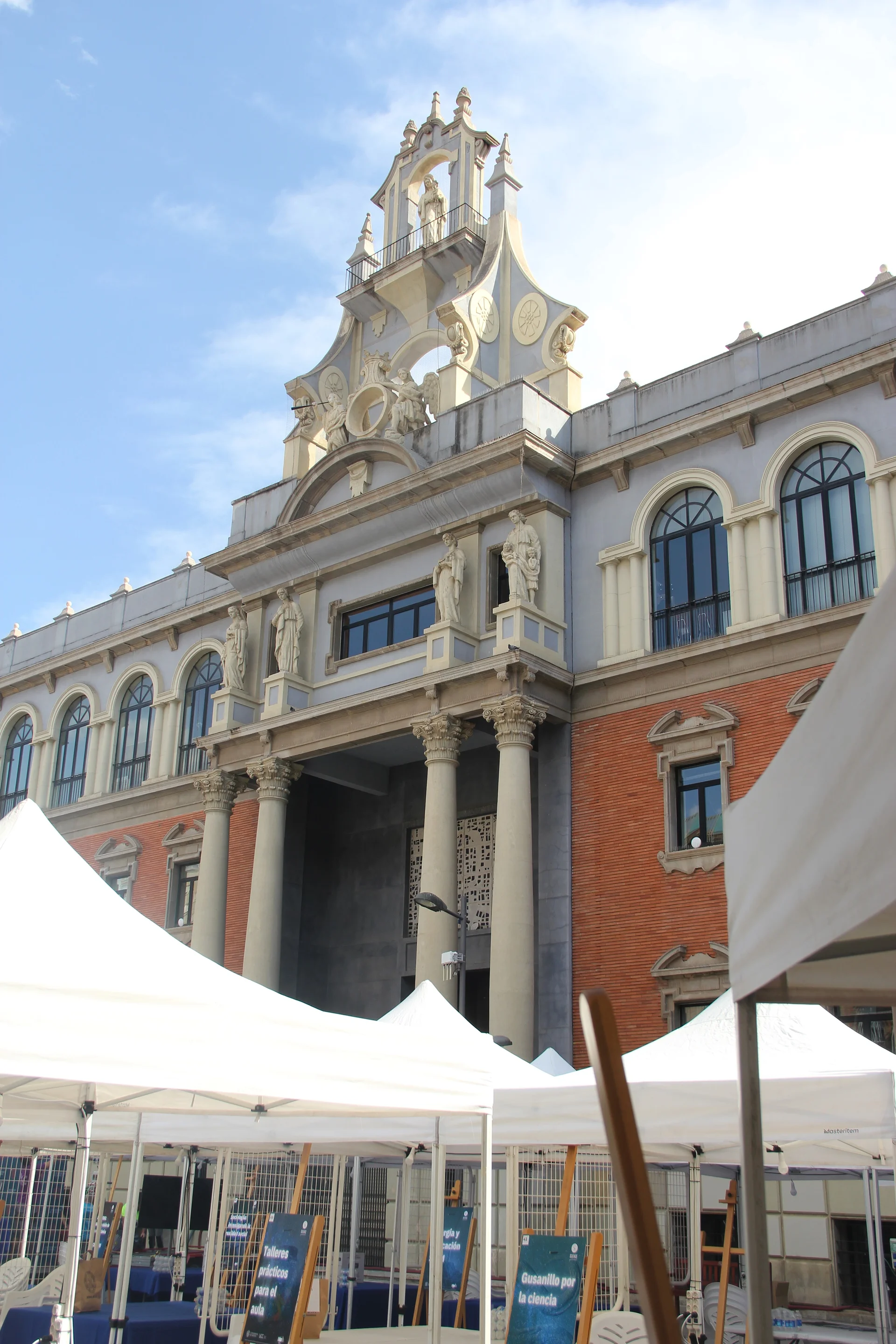 Plaza de la Universidad Plaza de la Universidad — Université de Murcie (Espagne)