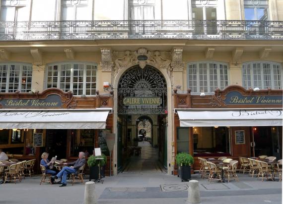 Entrée de la galerie Vivienne (crédit photo : Mbzt)