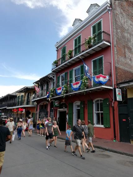 La Bourbon Street commence à s'éveiller