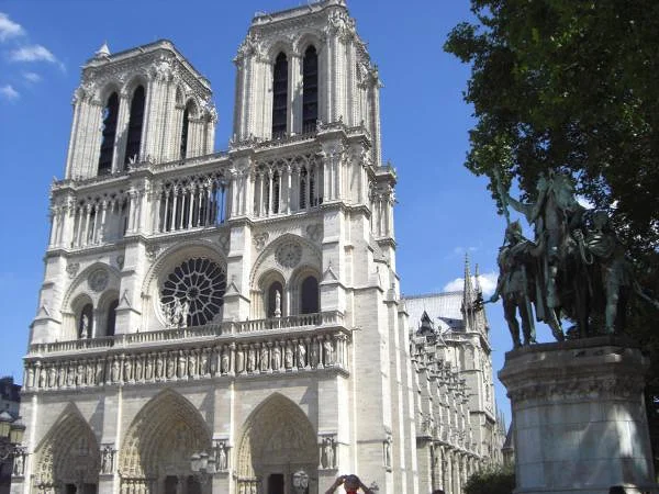 Façade de Notre Dame — Cathédrale Notre-Dame de Paris (France)