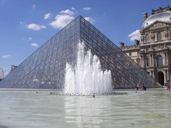 La Pyramide du Louvre — Musée du Louvre (France)