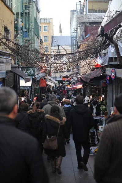 Rue animée d'Istanbul Est — Istanbul (Turquie)