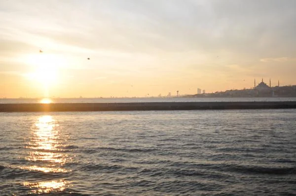 Soleil couchant sur le Bosphore — Istanbul (Turquie)