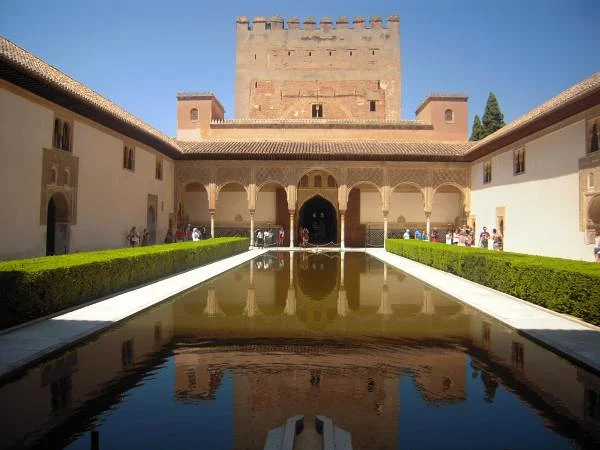 La cour des Myrthes — Alhambra (Espagne)