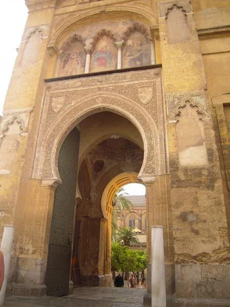 Une des entrées — Mosquée-cathédrale de Cordoue (Espagne)
