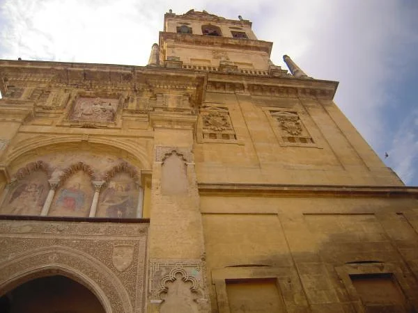 Mur extérieur — Mosquée-cathédrale de Cordoue (Espagne)