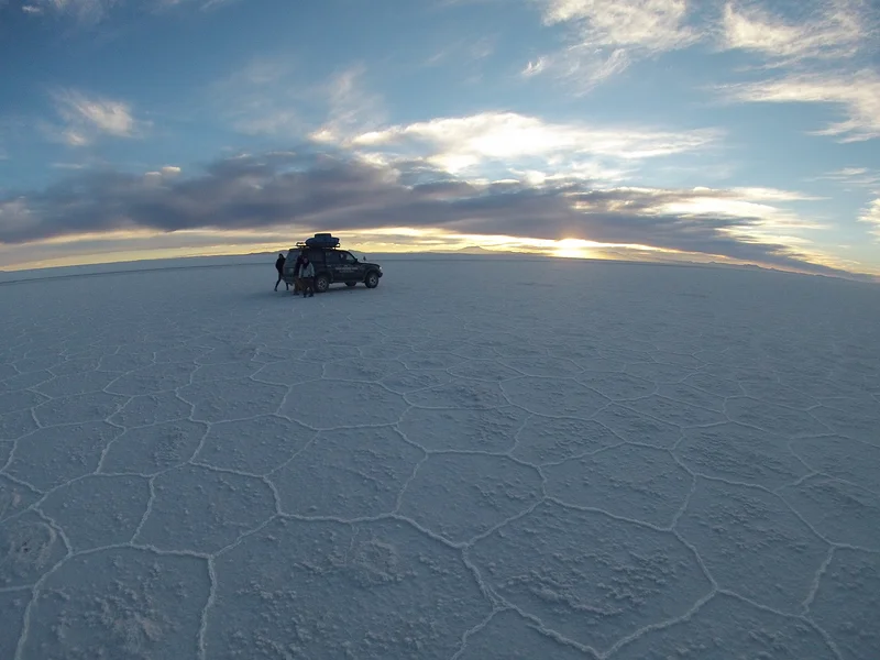 Un soir sur la lune, au Salar d'Uyuni en Bolivie