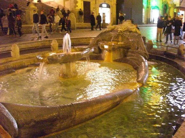 Une des nombreuses fontaines — Rome (Italie)