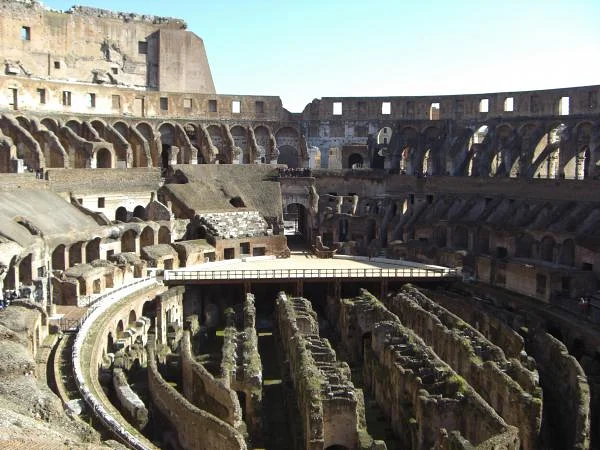 Les gradins du Colisée — Colisée de Rome (Italie)