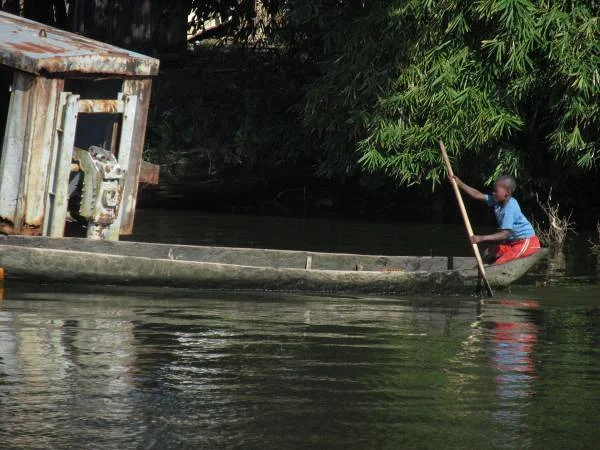 Sur le chemin de l'école (Madagascar)