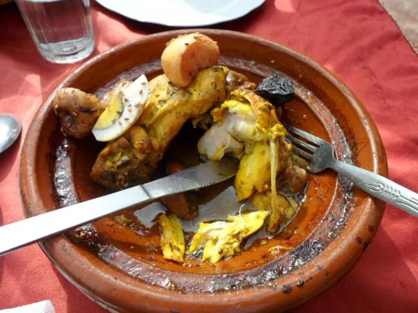Tajine à base poulet Tajine à base poulet — Telouet (Maroc)