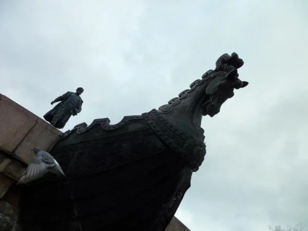 Statue de Nikitin — Tver (Russie)